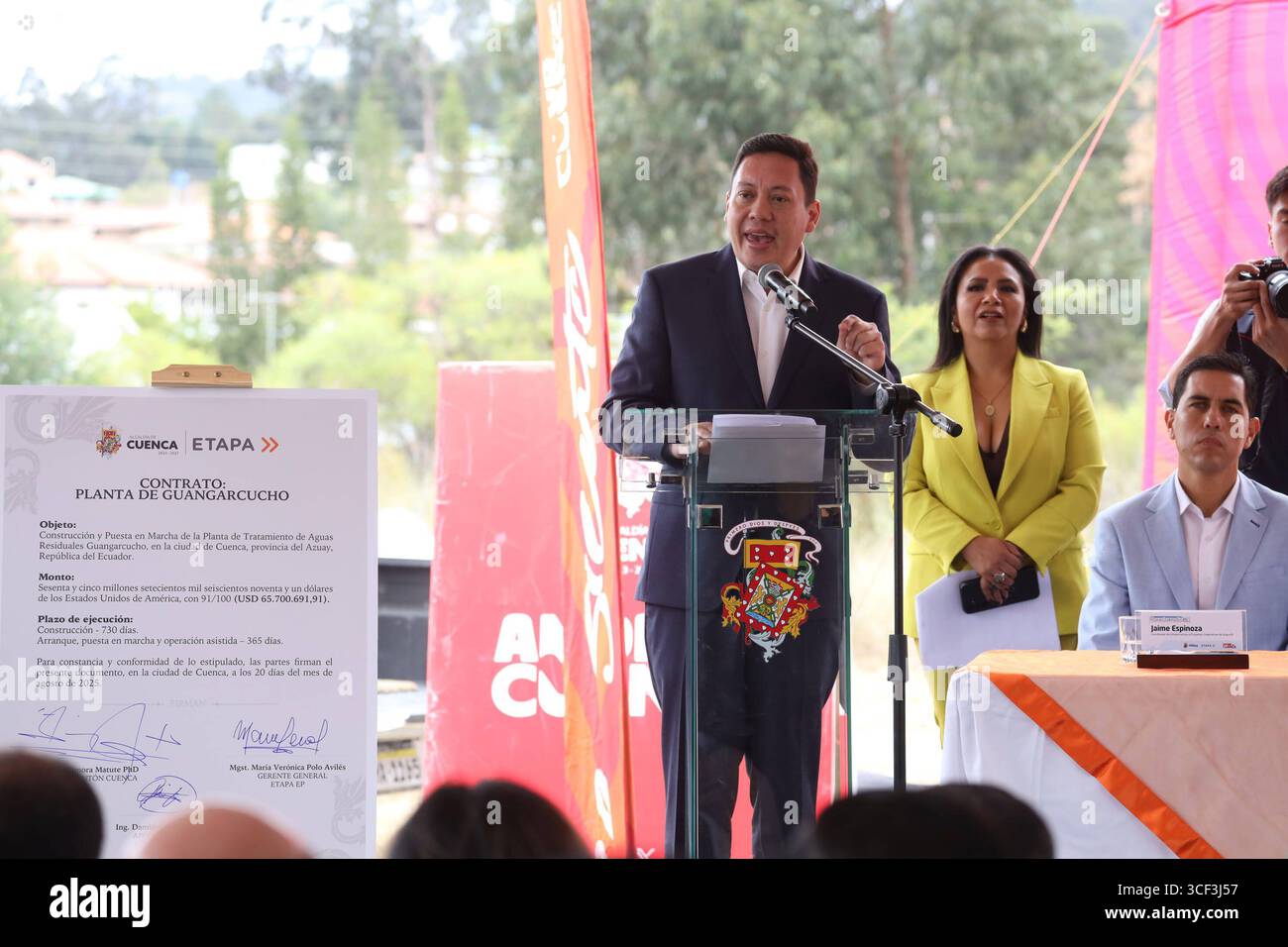 CUENCA SIGNE UN CONTRAT GUANGARCUCHO USINE DE TRAITEMENT DES EAUX USÉES Cuenca, Équateur 20 août 2025 Cuenca aura une nouvelle usine pour le traitement de 100 pour cent des eaux usées collectées dans le canton, a annoncé le maire de Cuenca, Cristian Zamora lors de la signature du contrat d'attribution pour la station de traitement des eaux usées Guangarcucho, avec la société Hidalgo e Hidalgo S A pour un montant DE USD 65 700 691,92 photo Boris Romoleroux API soi CUENCA SIGNATURE CONORENCUSI CONTRACT3xCROCT3X86XRUCROCROC6X860© UBROCROC6XB Banque D'Images