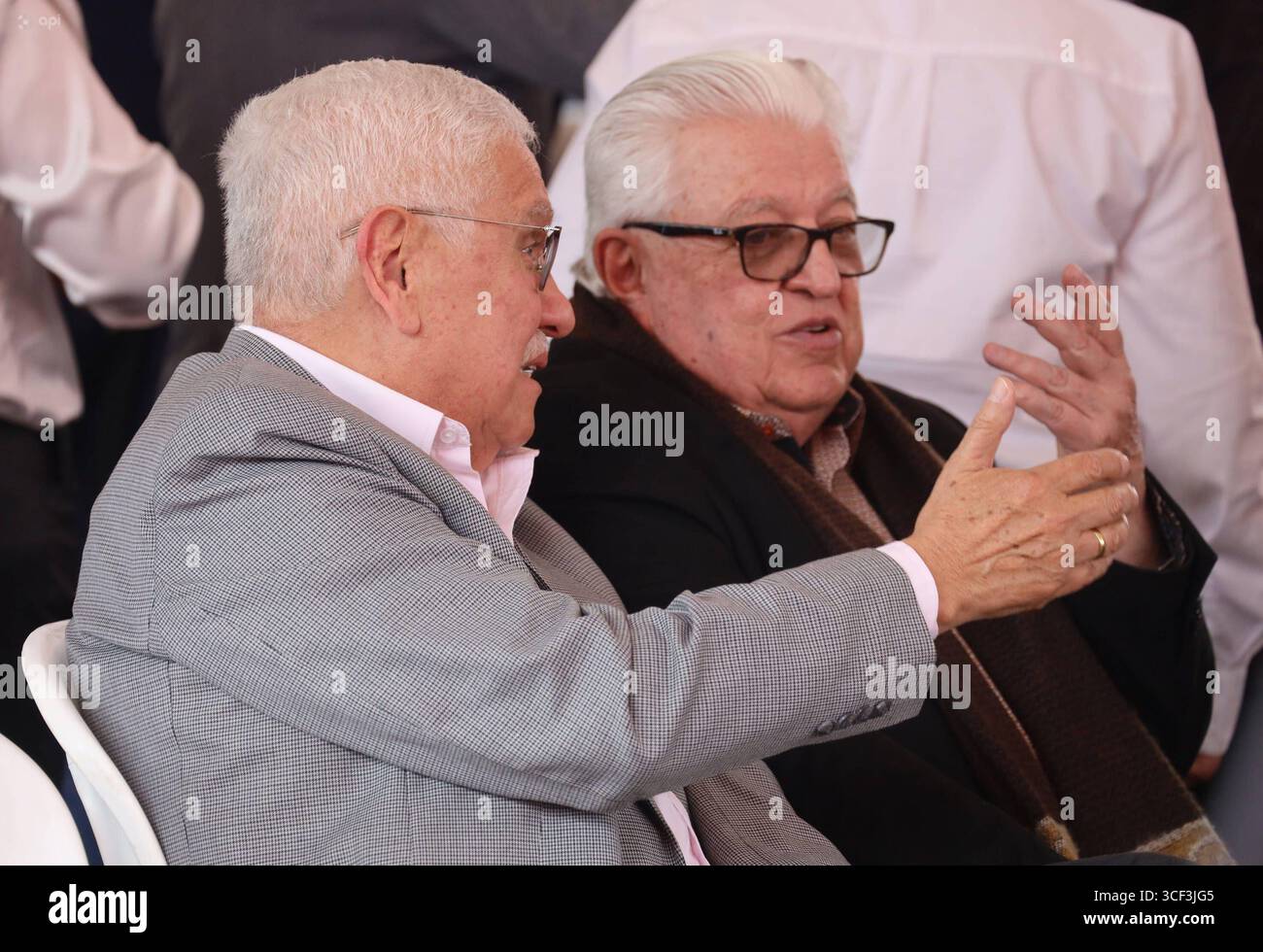 CUENCA SIGNE UN CONTRAT GUANGARCUCHO USINE DE TRAITEMENT DES EAUX USÉES Cuenca, Équateur 20 août 2025 Cuenca aura une nouvelle usine pour le traitement de 100% des eaux usées collectées dans le canton ce qui a été annoncé par le maire de Cuenca, Cristian Zamora lors de la signature du contrat pour l'attribution de la station de traitement des eaux usées de Guangarcucho, avec la société Hidalgo e Hidalgo S A pour un montant de USD 65 700 691,92 dans l'image les anciens maires Marcelo Cabrera et Fernado el Corcho Cordero invités aujourd'hui photo Boris Romoleroux API soi CUENCA SIGNE CONTRAT DE TRAITEMENT DES EAUX USÉES PLANTG Banque D'Images