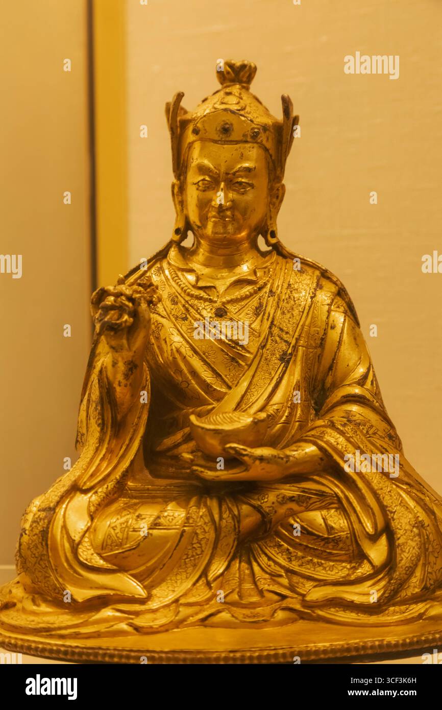 Angleterre, Somerset, Bath, Museum of East Asian Art, exposition de laiton doré Padmasambhava Statue du Tibet Banque D'Images