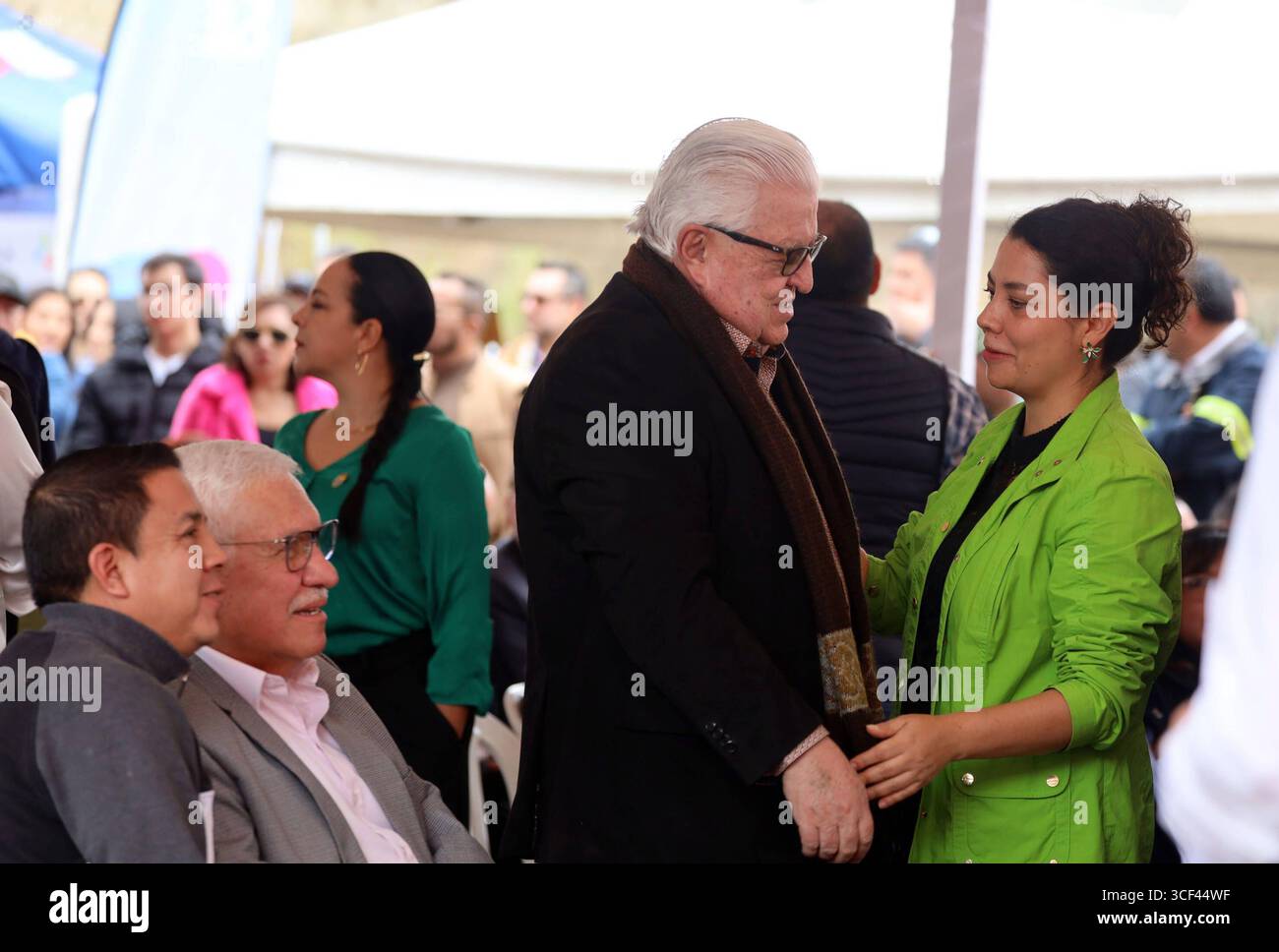 CUENCA SIGNE UN CONTRAT GUANGARCUCHO USINE DE TRAITEMENT DES EAUX USÉES Cuenca, Équateur 20 août 2025 Cuenca aura une nouvelle usine pour le traitement de 100% des eaux usées collectées dans le canton ce qui a été annoncé par le maire de Cuenca, Cristian Zamora lors de la signature du contrat pour l'attribution de la station de traitement des eaux usées de Guangarcucho, avec la société Hidalgo e Hidalgo S A pour un montant de USD 65 700 691,92 dans l'image les anciens maires Marcelo Cabrera et Fernado el corcho Cordero invités aujourd'hui photo Boris Romoleroux API soi CUENCA SIGNATURE DU CONTRAT POUR LES EAUX USÉES Banque D'Images