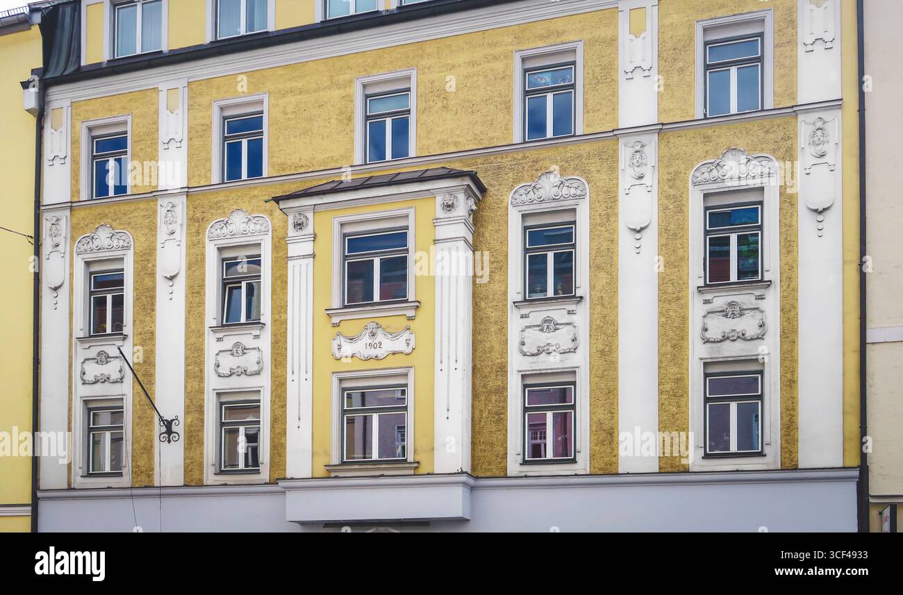 Façade d'immeuble de style baroque Art Nouveau dans le quartier Haidhausen de Munich. Banque D'Images