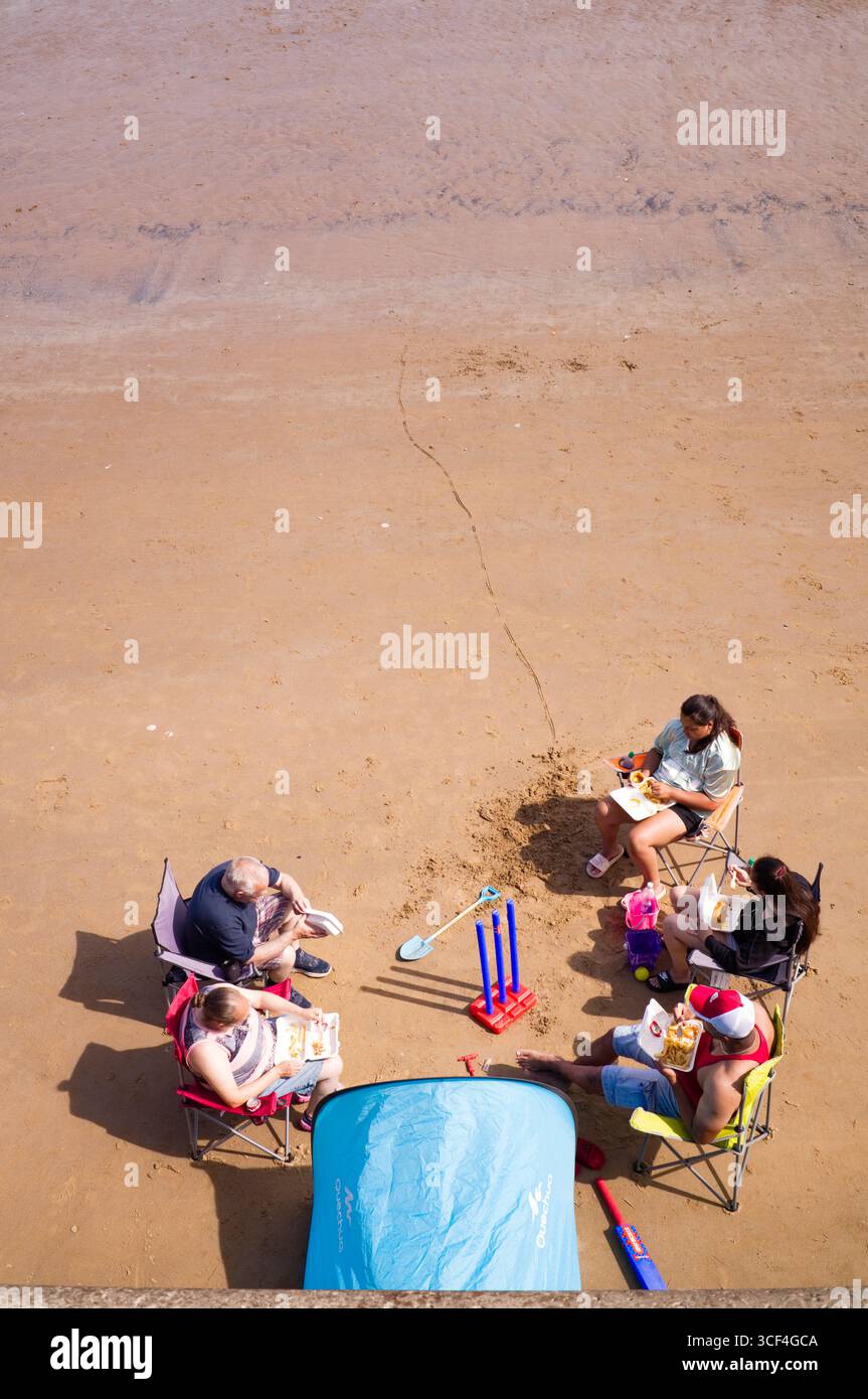 Une célèbre cuisine de fish and chips sur la plage de Filey Banque D'Images
