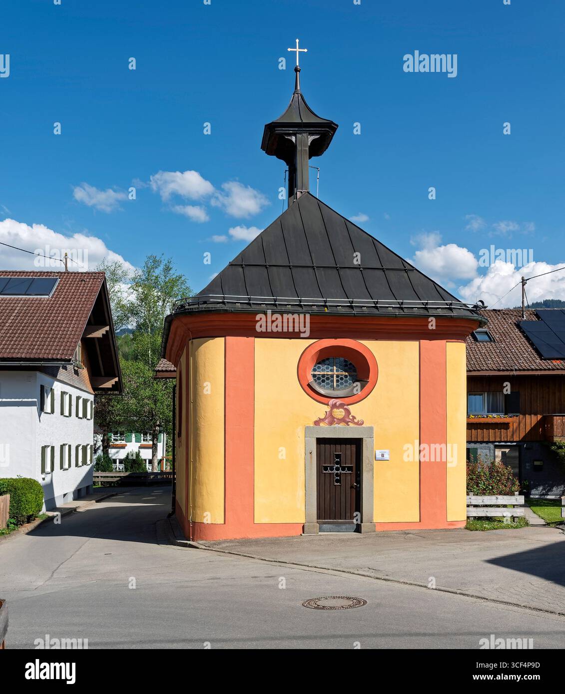 Chapelle mariale 'mère du bon conseil' dans le quartier Sonthofen de Beilenberg. La chapelle a été construite vers 1779 par Simon Schratt, maître d'ouvrage local. Banque D'Images