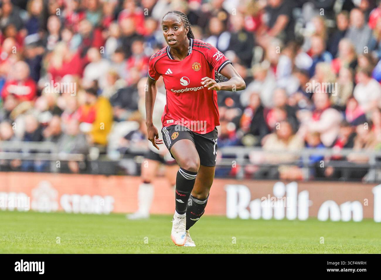 LEIGH, ANGLETERRE - 20 août : Simi Awujo de Manchester United lors du match amical entre Manchester United Women et Liverpool FC Women au Leigh Sports Village le 20 août 2025 à Leigh, en Angleterre. (Photo de James Giblin) Banque D'Images