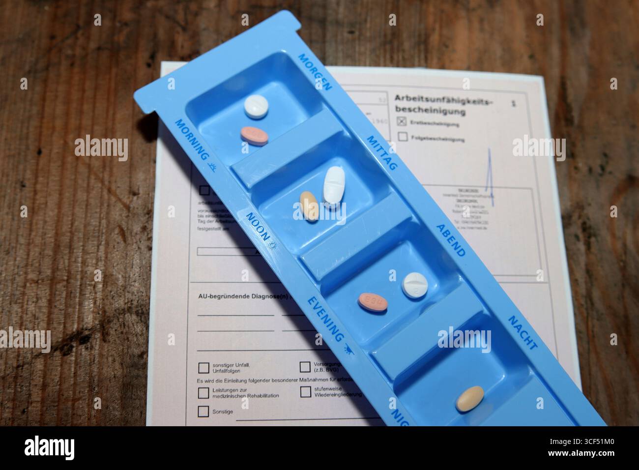 Boîte de comprimés pour médicaments quotidiens Banque D'Images