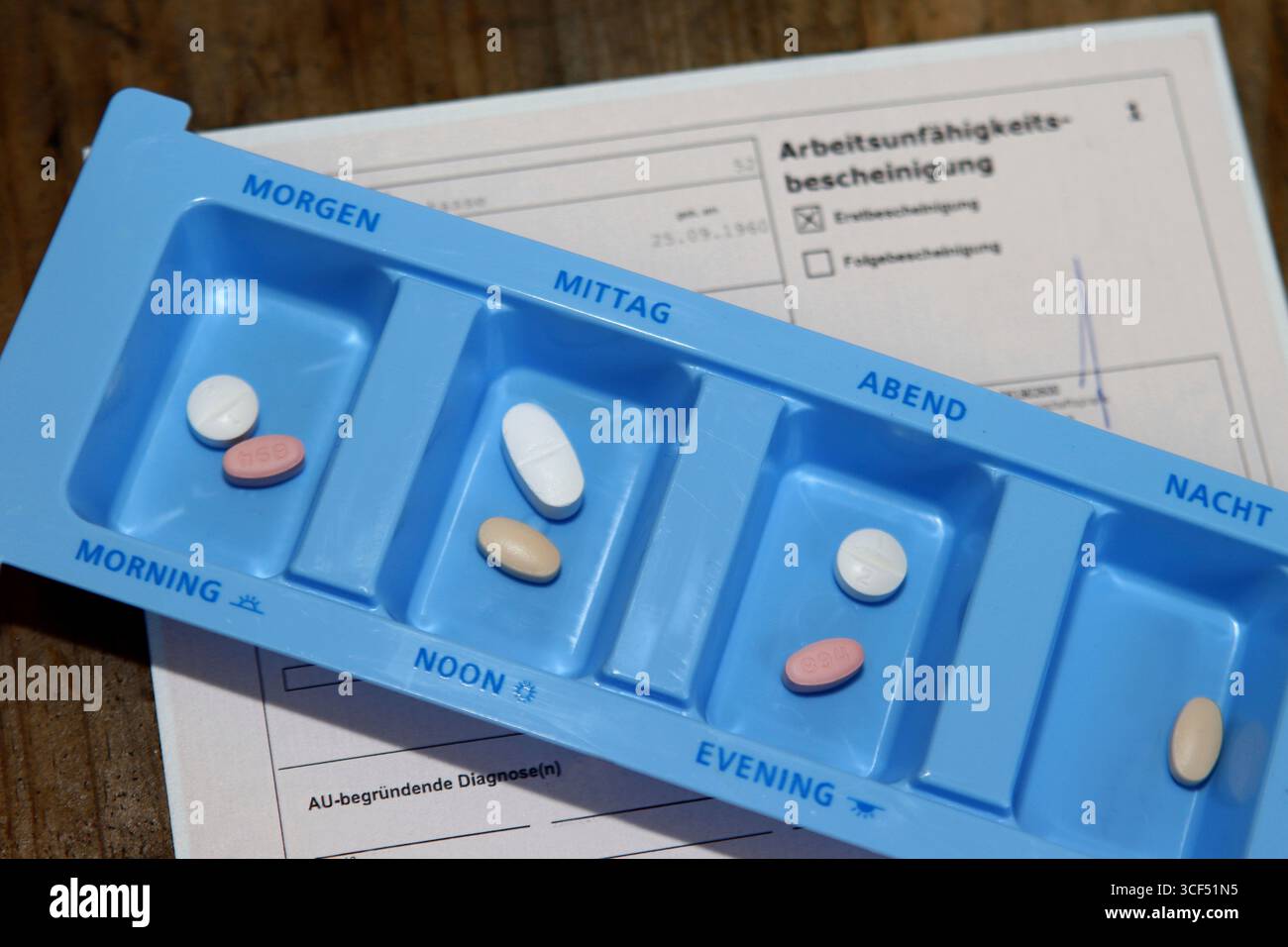 Boîte de comprimés pour médicaments quotidiens Banque D'Images