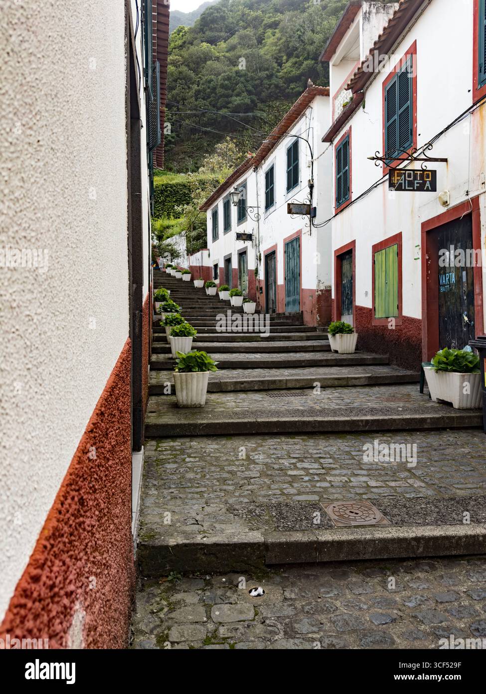 Maisons dans Sao Vicente, Madeira. Banque D'Images