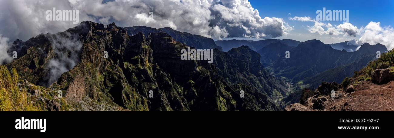 Paysage de montagne à Pico Ruivo, la plus haute montagne de Madère. Banque D'Images