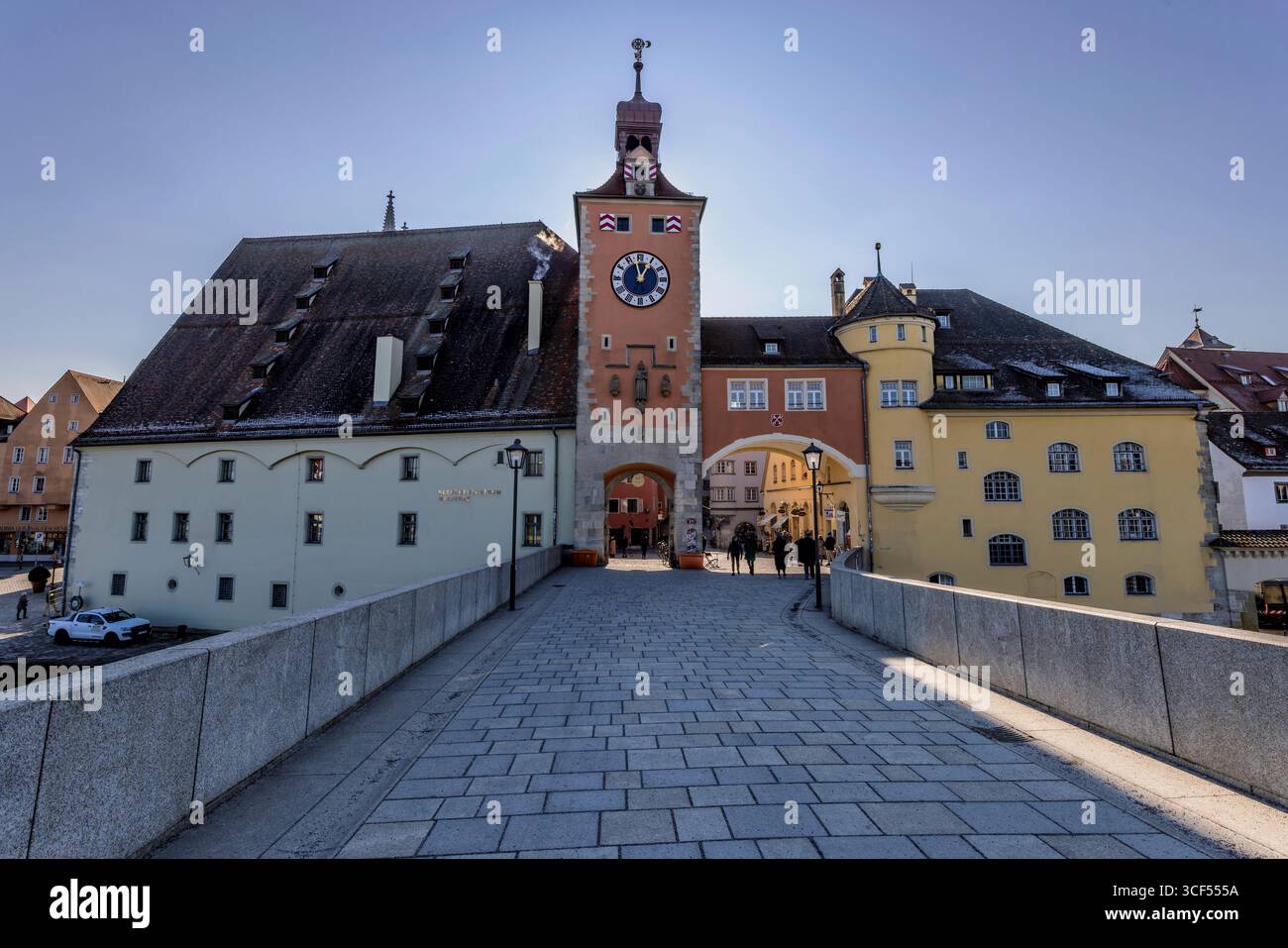 Tour de pont sur le pont de pierre à Regensburg, Bavière, Allemagne. Banque D'Images