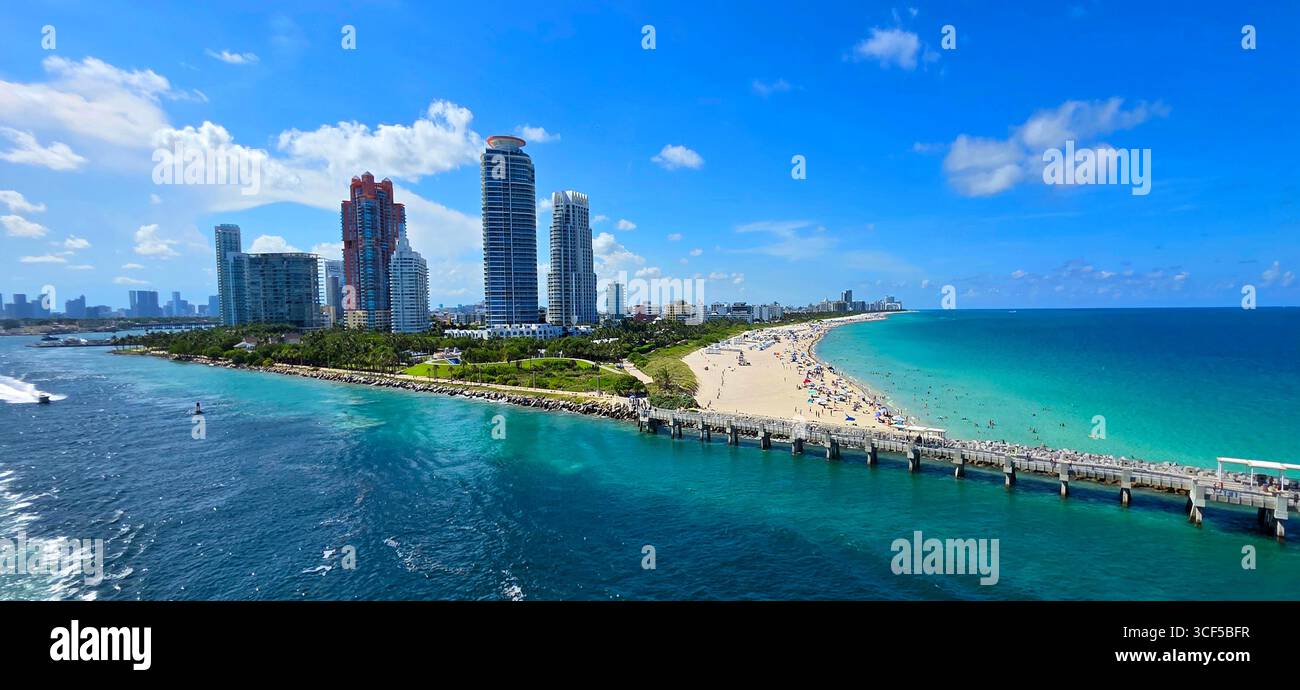 Vue de thePeople à la plage de South Beach à Miami FL . 08.15.25 Banque D'Images Vue de thePeople à la plage de South Beach à Miami FL . 08.15.25 Banque D'Images