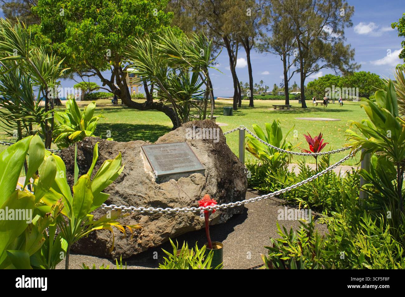 Un mémorial pour Eddie Aikau (4 mai, 1946-mars 17, 1978) Waimea Bay Beach Park, Oahu, Hawaii, USA. Pendant le deuxième voyage de l'Hokulea les hu Banque D'Images