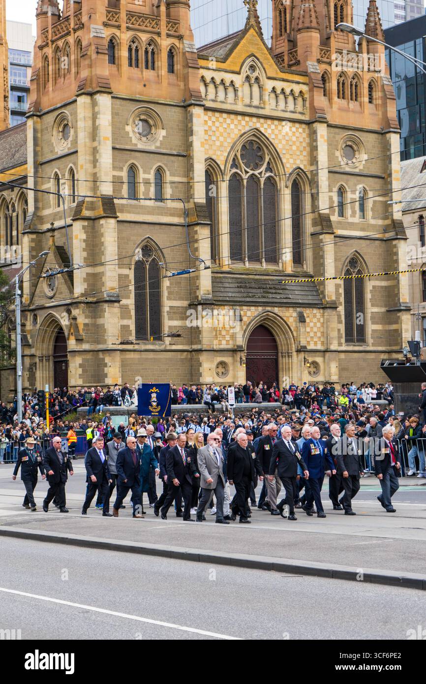 Melbourne, Australie, le 25 avril 2024, les escadrons défilent pour célébrer la Journée ANZAC 2024 Banque D'Images