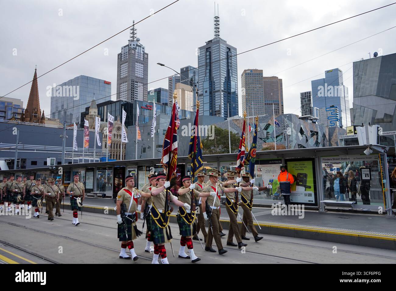 Melbourne, Australie, le 25 avril 2024, les escadrons défilent pour célébrer la Journée ANZAC 2024 Banque D'Images