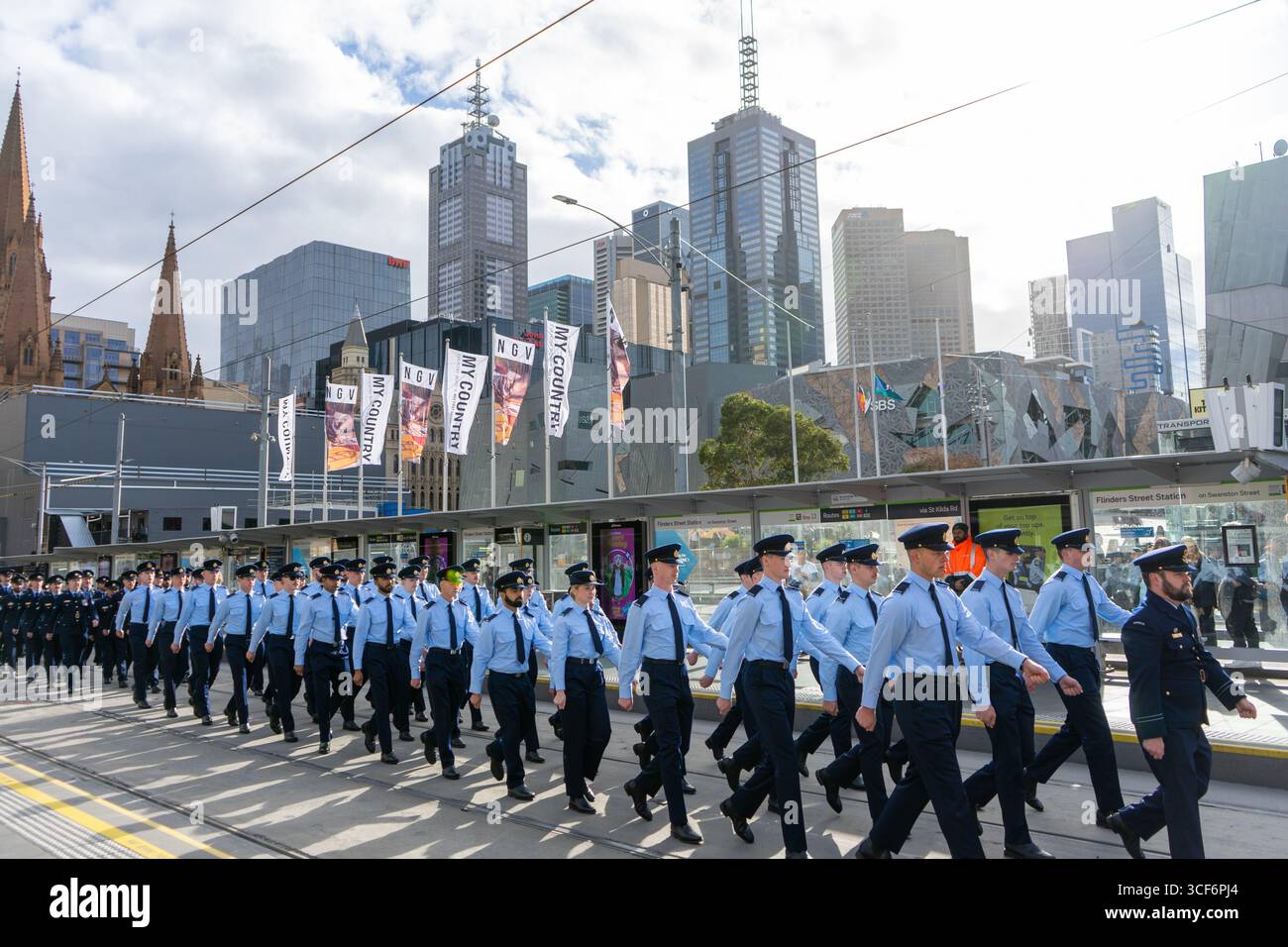 Melbourne, Australie, le 25 avril 2024, les escadrons défilent pour célébrer la Journée ANZAC 2024 Banque D'Images