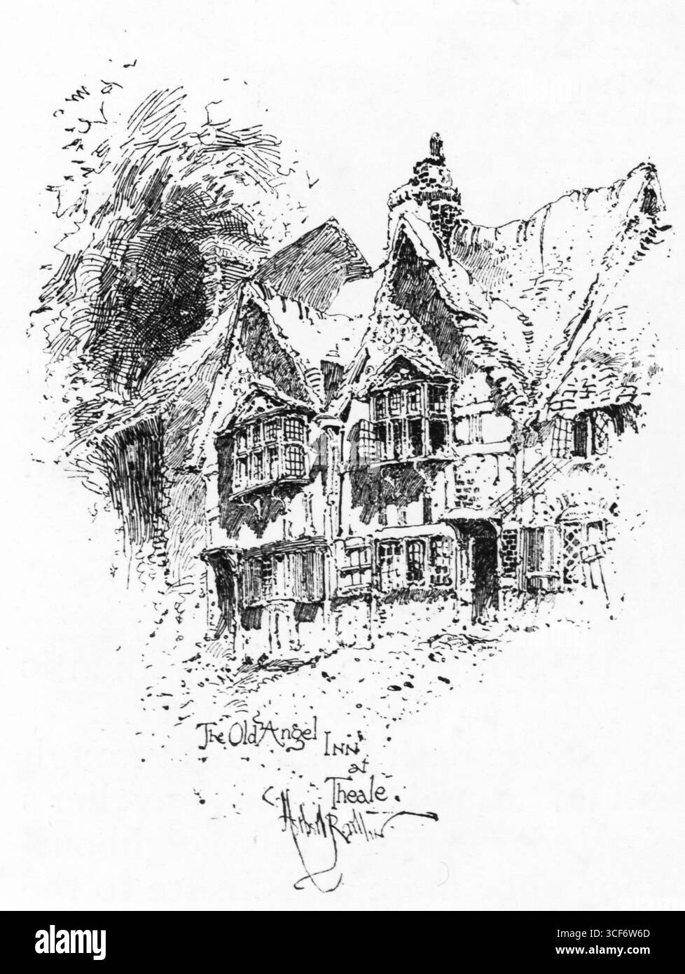Un dessin spectaculaire de l'Old Angel Inn à Theale révèle des toits à pente abrupte, des cheminées groupées et des baies vitrées ornées. La façade du bâtiment présente des poils de caractère historique, tandis que les nuages tourbillonnants au-dessus de lui confèrent une tension théâtrale. Les hachures croisées complexes capturent la texture des tuiles et du bois vieilli, évoquant des siècles d'hospitalité sous un ciel anglais couvant. Illustration publiée pour la première fois en 1888 par Richard Clay and sons dans le livre Coaching Days and Coaching Ways de W. Outram Tristram. Les illustrateurs étaient Herbert Railton et Hugh Thomson. Banque D'Images