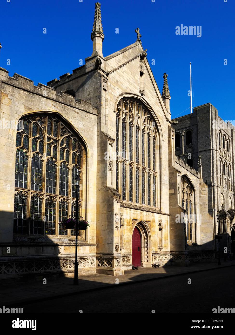 Cathédrale St Edmundsbury depuis Angel Hill Bury St Edmunds Suffolk Angleterre Banque D'Images