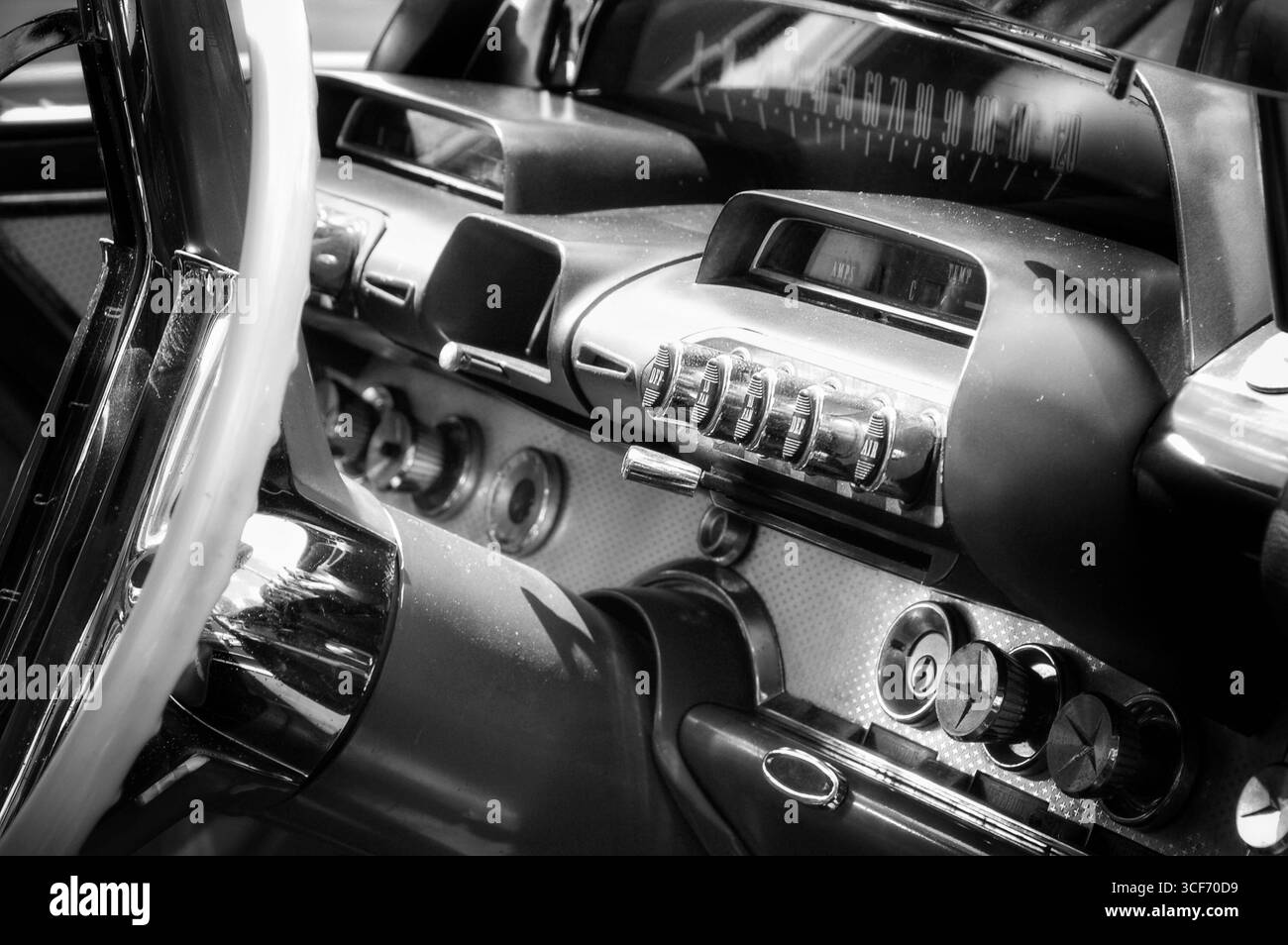 Tableau de bord automobile vintage DeSoto en noir et blanc Banque D'Images