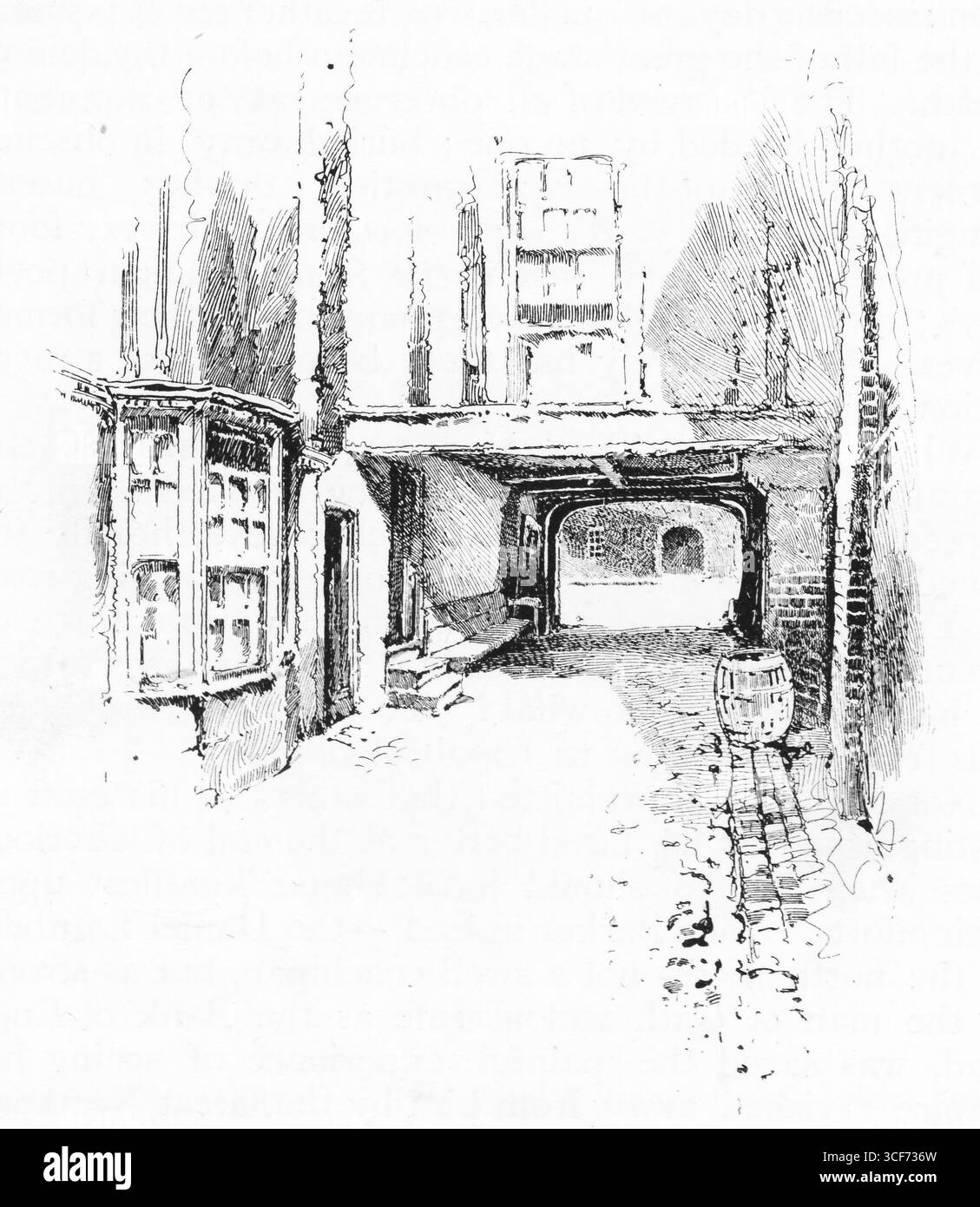 Un étroit passage pavé flanqué de bâtiments vieillis en briques et en bois mène à une arche ombragée. Une baie vitrée saillante dépasse du mur gauche, tandis qu'un tonneau seul repose à mi-chemin. Les textures évoquent des siècles d’usure, suggérant le seuil tranquille d’une auberge de coaching – intime, atmosphérique et imprégnée de mémoire architecturale. Illustration publiée pour la première fois en 1888 par Richard Clay and sons dans le livre Coaching Days and Coaching Ways de W. Outram Tristram. Les illustrateurs étaient Herbert Railton et Hugh Thomson. Banque D'Images
