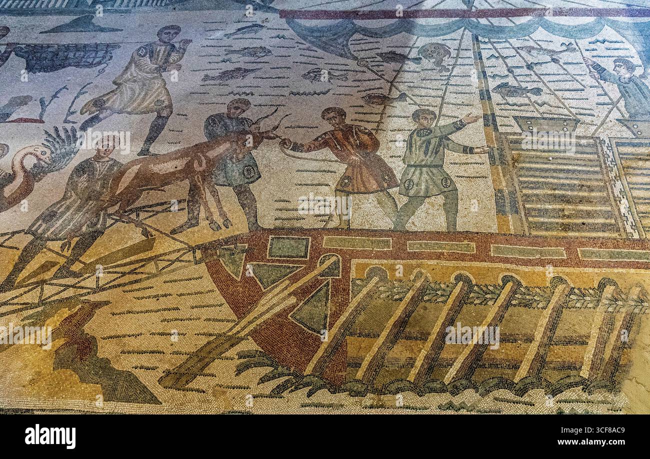 Villa romaine avec mosaïques préservées la Villa Romana del Casale (sicilienne : Villa Rumana dû Casali) est une grande villa romaine ou un palais élaboré Banque D'Images