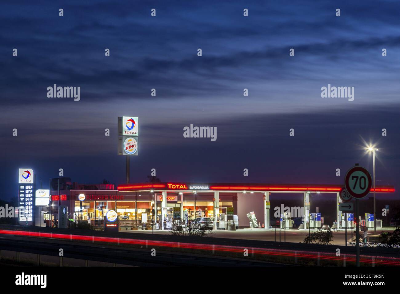 Station-service totale à l'extérieur de Leuna, Saxe-Anhalt, Allemagne Banque D'Images