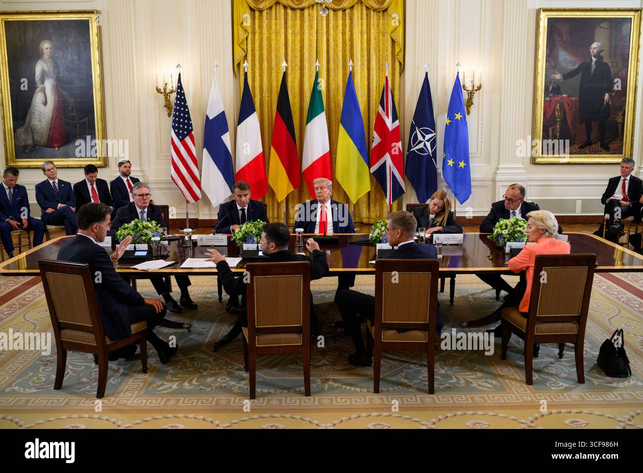 WASHINGTON DC, États-Unis - 18 août 2025 - le président américain Donald Trump rencontre le premier ministre britannique Sir Keir Starmer et le président ukrainien Volodymyr Zelenskyy Banque D'Images