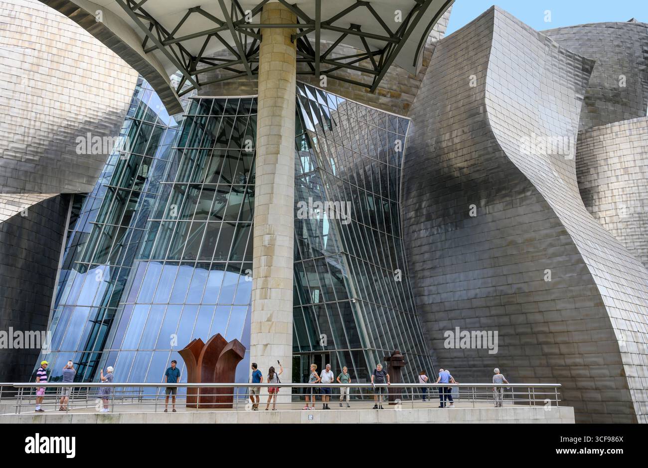 Vue extérieure de l'aitrium du Musée Guggenheim à Bilbao, Nord de l'Espagne, Banque D'Images