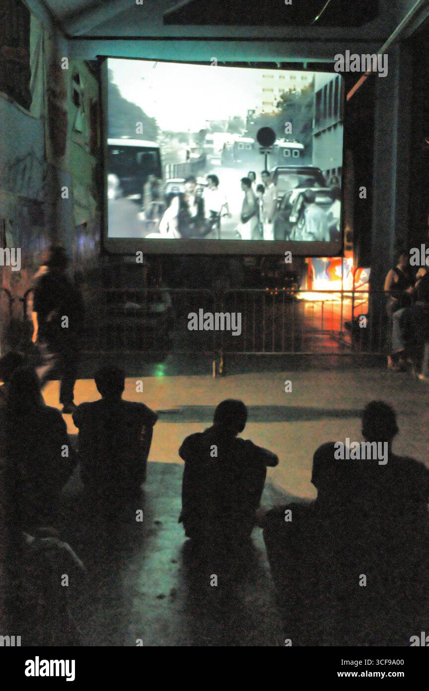 - Social Center Leoncavallo, présentation du film historique....- centro sociale Leoncavallo, presentazione di filmati storici Banque D'Images