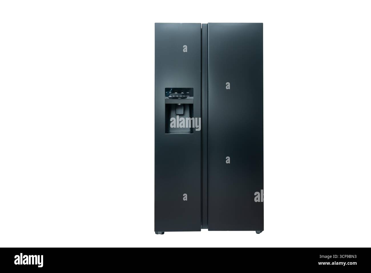 Réfrigérateur noir. Réfrigérateur noir côte à côte avec distributeur de glace et d'eau, isolé sur fond blanc. Design moderne pour la cuisine et ho Banque D'Images