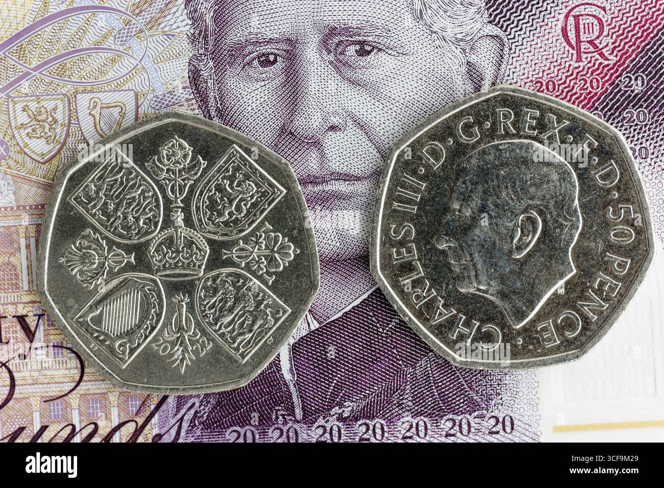 Une pièce de 50p est la première pièce à porter le portrait du roi Charles 111, Royaume-Uni. Banque D'Images