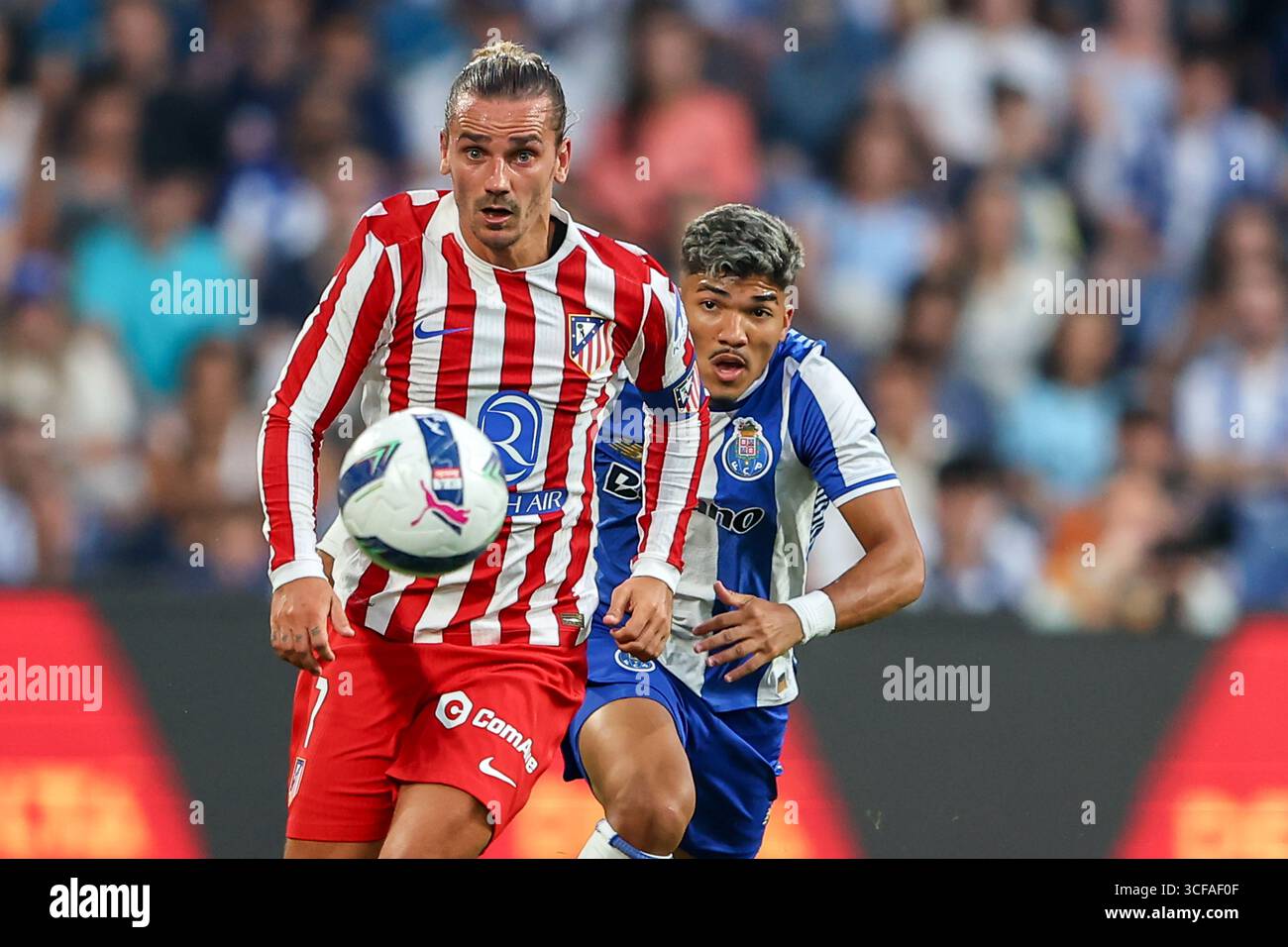 Dragon Stadium, Porto, Portugal. 3 août 2025. De gauche à droite, Antoine Griezmann, William Gomes au FC Porto vs Atlético de Madrid. CRED Banque D'Images