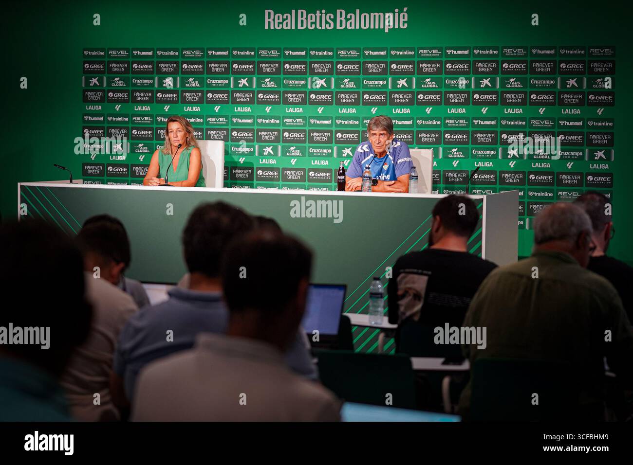 Séville, Espagne. 21 août 2025. Manuel Pellegrini (entraîneur du Real Betis) lors de la conférence de presse avant le match LaLiga entre le Real Betis et CD Alaves, au stade la Cartuja. Crédit : Fernando Vazquez / Alamy Live News Banque D'Images