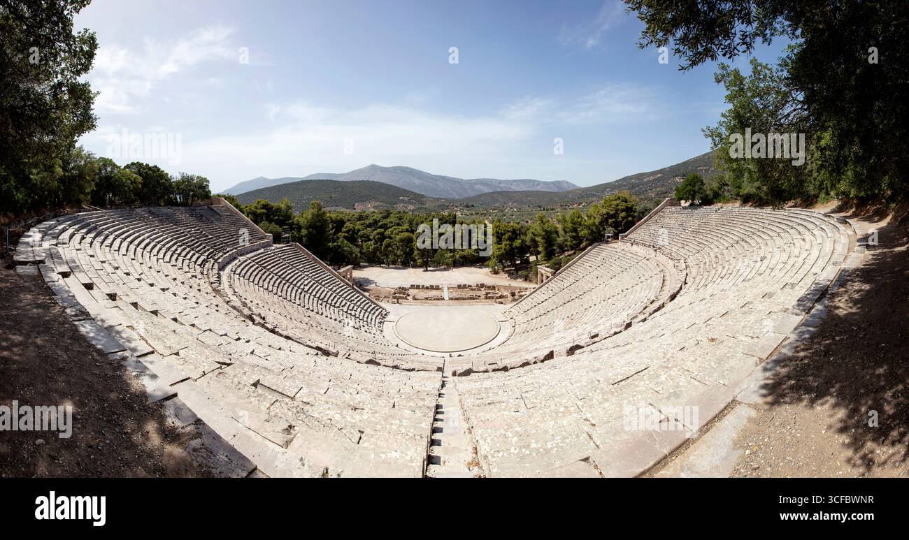 Site archéologique d'Épidaure en Grèce, célèbre théâtre grec antique et sanctuaire d'Asclépios dans le Péloponnèse Banque D'Images