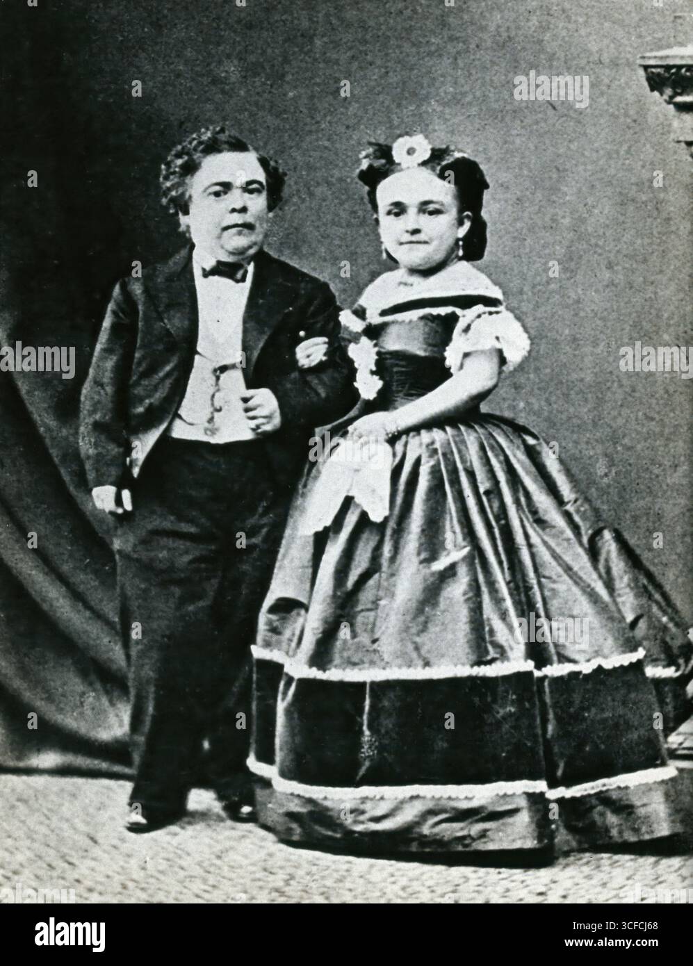 Deux nains : "Tom Thumb" (Charles Sherwood Stratton) (1838-1883) et sa femme Lavinia Warren Stratton (1841-1919), c1865. Banque D'Images