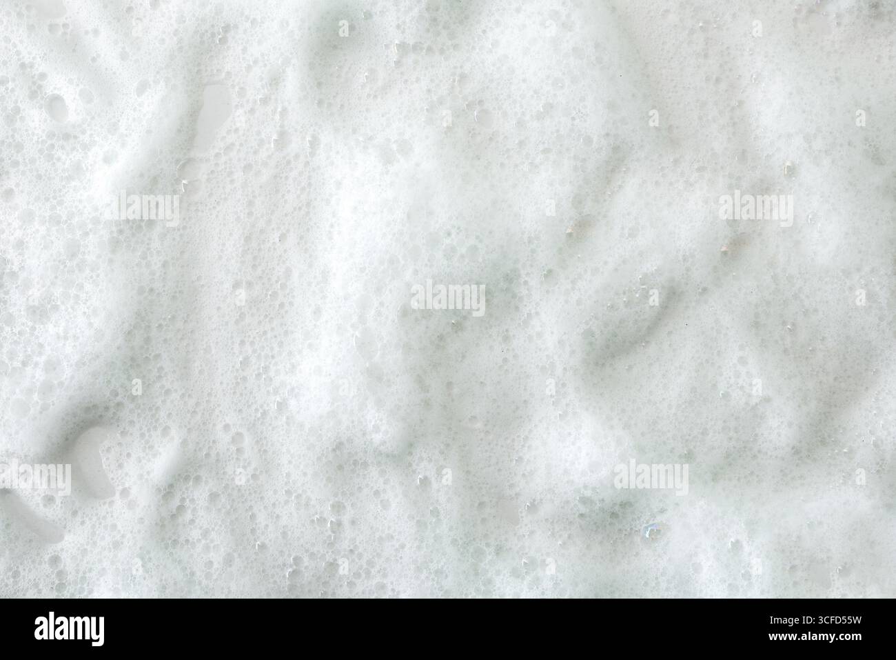 Détail du fond blanc de mousse de savon mou. Vue de dessus. Banque D'Images
