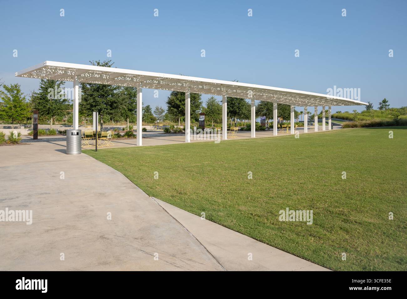 Bruce Beach Park à Pensacola, en Floride, un parc riverain réaménagé avec des pavillons, des sentiers, des espaces verts et une signalisation du patrimoine culturel. Banque D'Images