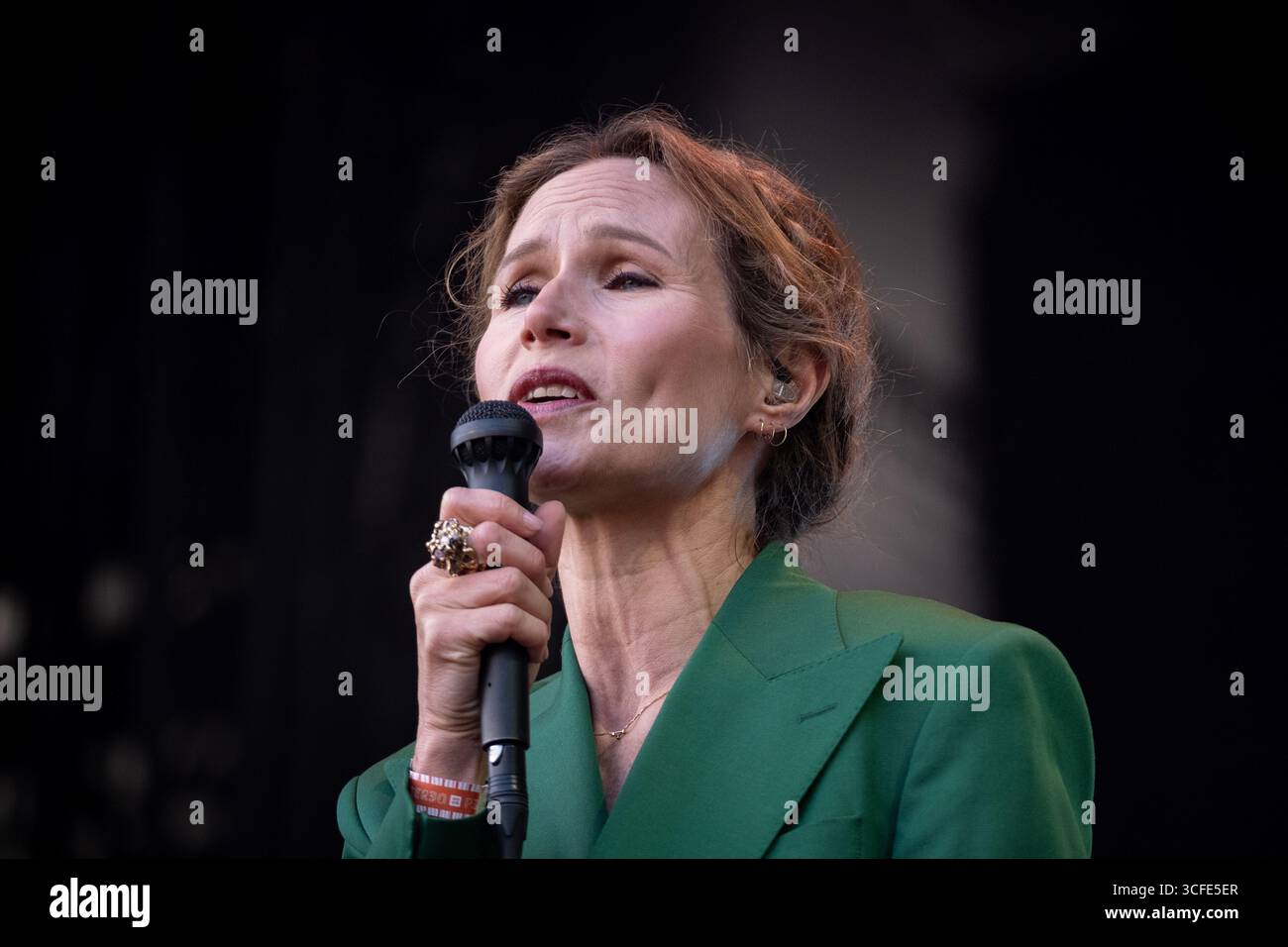 Trondheim, Norvège. 15 août 2025. Le groupe de rock suédois The Cardigans donne un concert en direct lors du festival de musique norvégien Pstereo Festival 2025 à Trondheim. Ici, la chanteuse Nina Persson est vue en direct sur scène. Banque D'Images