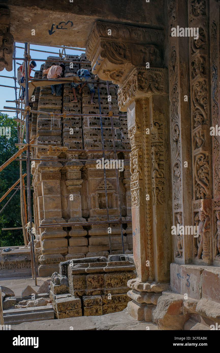 02 15 2010 dans le côté Pakshi Mandir Khed-Roda Groupe de monuments comprend le huitième-neuvième siècle daté sept temples hindous.Khed Chandarni Himatnagar Sabarka Banque D'Images