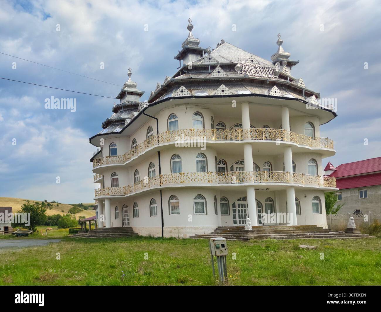 Palais gitan dans la ville de Huedin en Transylvanie, Roumanie Banque D'Images