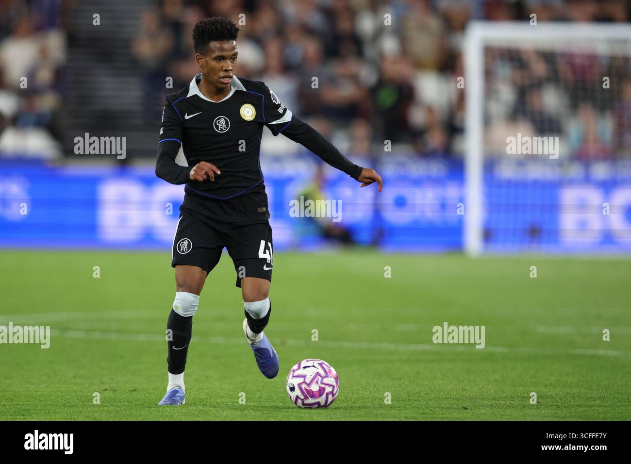 LONDRES, Royaume-Uni - 22 août 2025 : Estevao de Chelsea en action lors du match de premier League entre West Ham United FC et Chelsea FC au London Stadium (crédit : Craig Mercer/ Alamy Live News) Banque D'Images LONDRES, Royaume-Uni - 22 août 2025 : Estevao de Chelsea en action lors du match de premier League entre West Ham United FC et Chelsea FC au London Stadium (crédit : Craig Mercer/ Alamy Live News) Banque D'Images
