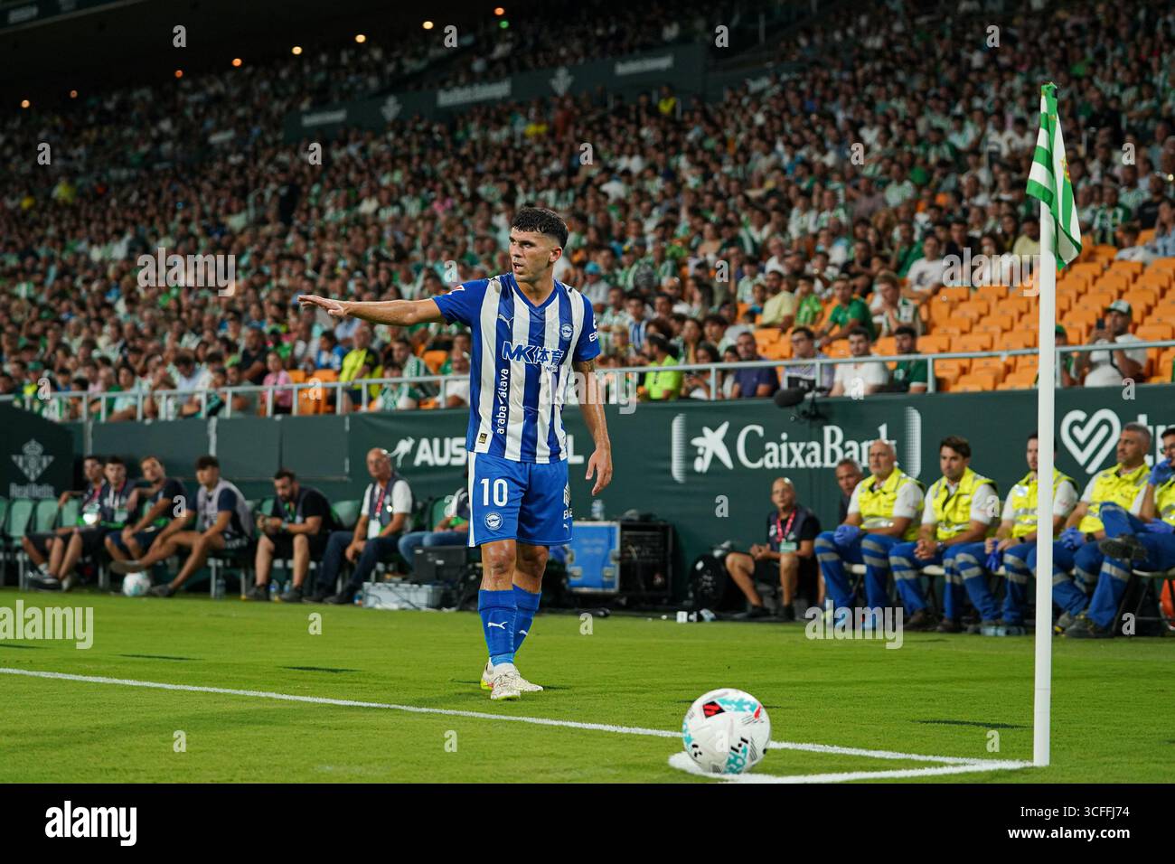 Séville, Espagne. 22 août 2025. Carles ALENA (Deportivo Alaves) lors du match de LaLiga entre Real Betis et Deportivo Alaves, au stade la Cartuja. Crédit : Fernando Vazquez / Alamy Live News Banque D'Images