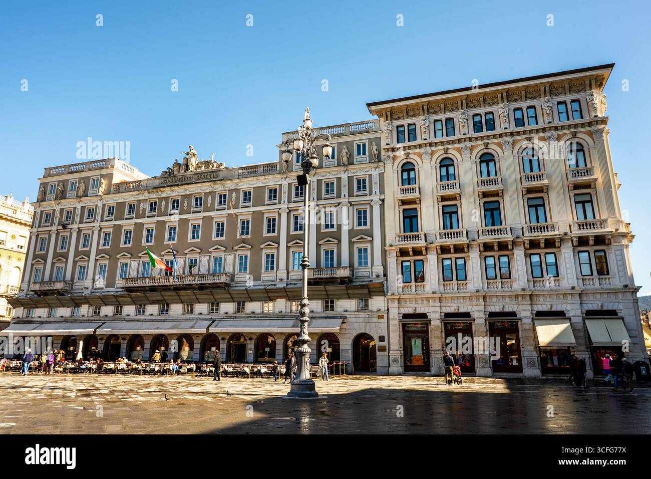 Historique éclectique Palazzo Modello bâtiment historique et néoclassique Palazzo Stratti éclectique à Trieste, Italie. Banque D'Images