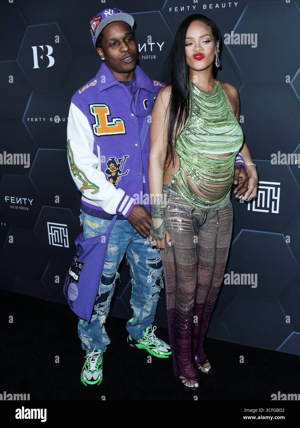 (FILE) la Fondation Clara Lionel de Rihanna mettra en lumière l’art caribéen avec le partenariat de la Fondation New Mellon. HOLLYWOOD, LOS ANGELES, CALIFORNIE, États-Unis - 11 FÉVRIER : le rappeur américain A$AP Rocky (ASAP Rocky, Rakim Athelaston Mayers) et sa petite amie enceinte/chanteuse barbadienne, actrice, femme d'affaires et humanitaire Rihanna (Robyn Rihanna Fenty) portant l'Attico arrivent à la Fenty Beauty and Fenty Skin Celebration organisée par Rihanna aux Goya Studios le 11 février 2022 à Hollywood, Los Angeles, Californie, États-Unis. (Photo de Xavier Collin/image Press Agency) Banque D'Images