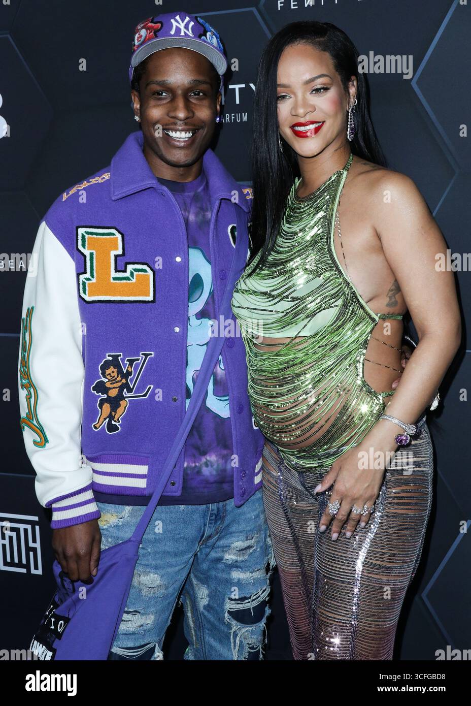 (FILE) la Fondation Clara Lionel de Rihanna mettra en lumière l’art caribéen avec le partenariat de la Fondation New Mellon. HOLLYWOOD, LOS ANGELES, CALIFORNIE, États-Unis - 11 FÉVRIER : le rappeur américain A$AP Rocky (ASAP Rocky, Rakim Athelaston Mayers) et sa petite amie enceinte/chanteuse barbadienne, actrice, femme d'affaires et humanitaire Rihanna (Robyn Rihanna Fenty) portant l'Attico arrivent à la Fenty Beauty and Fenty Skin Celebration organisée par Rihanna aux Goya Studios le 11 février 2022 à Hollywood, Los Angeles, Californie, États-Unis. (Photo de Xavier Collin/image Press Agency) Banque D'Images