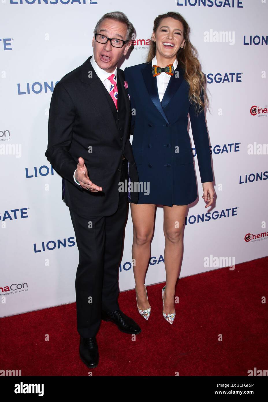 (FILE) Blake Lively à Star In et à produire Lionsgate action ROM-COM "The Survival List". LAS VEGAS, NEVADA, États-Unis - AVRIL 26 : Paul Feig et l'actrice américaine Blake Lively portant une robe blazer Sonia Rykiel bleue, une chemise Aritzia et un noeud papillon saumâtre arrivent au CinemaCon 2018 - Lionsgate présentation tenue au Colosseum du Caesars Palace pendant le CinemaCon, la convention officielle de la National Association of Theatre Owners le 26 avril 2018 à Las Vegas, Nevada, États-Unis. (Photo de Xavier Collin/image Press Agency) Banque D'Images
