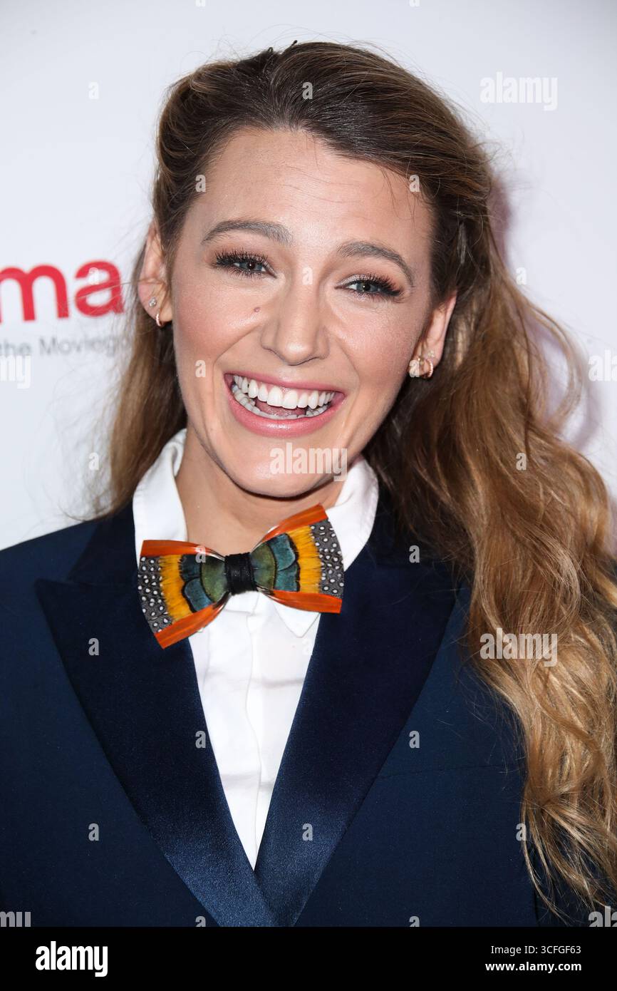 (FILE) Blake Lively à Star In et à produire Lionsgate action ROM-COM "The Survival List". LAS VEGAS, NEVADA, États-Unis - AVRIL 26 : L'actrice américaine Blake Lively portant une robe blazer Sonia Rykiel bleue, une chemise Aritzia et un noeud papillon saumâtre arrive au CinemaCon 2018 - Lionsgate présentation tenue au Colosseum au Caesars Palace pendant le CinemaCon, la convention officielle de la National Association of Theatre Owners le 26 avril 2018 à Las Vegas, Nevada, États-Unis. (Photo de Xavier Collin/image Press Agency) Banque D'Images