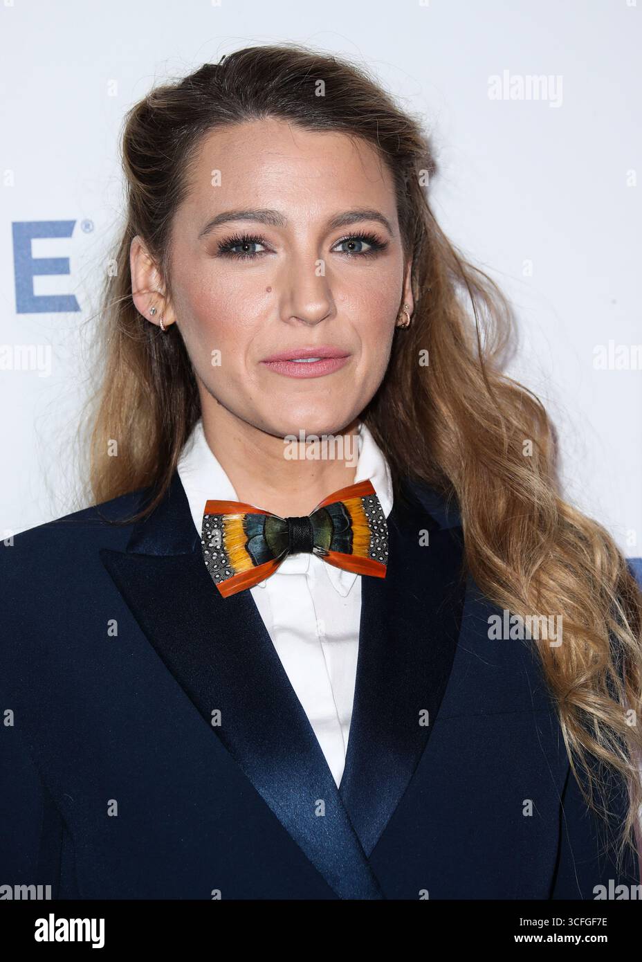 (FILE) Blake Lively à Star In et à produire Lionsgate action ROM-COM "The Survival List". LAS VEGAS, NEVADA, États-Unis - AVRIL 26 : L'actrice américaine Blake Lively portant une robe blazer Sonia Rykiel bleue, une chemise Aritzia et un noeud papillon saumâtre arrive au CinemaCon 2018 - Lionsgate présentation tenue au Colosseum au Caesars Palace pendant le CinemaCon, la convention officielle de la National Association of Theatre Owners le 26 avril 2018 à Las Vegas, Nevada, États-Unis. (Photo de Xavier Collin/image Press Agency) Banque D'Images