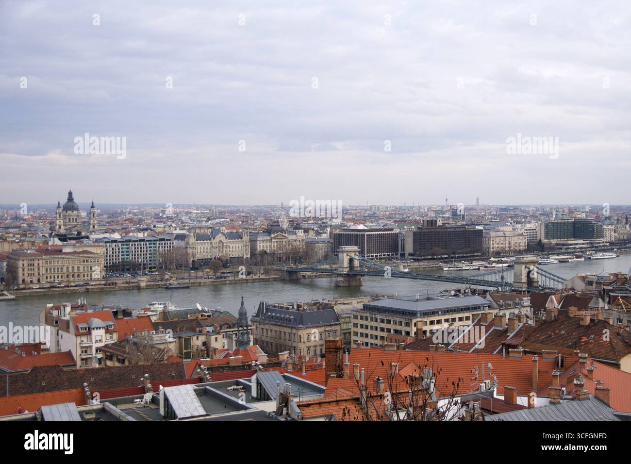 Budapest, Hongrie, 3 mars 2019 : vue sur le Danube et le centre-ville depuis la colline du château Banque D'Images