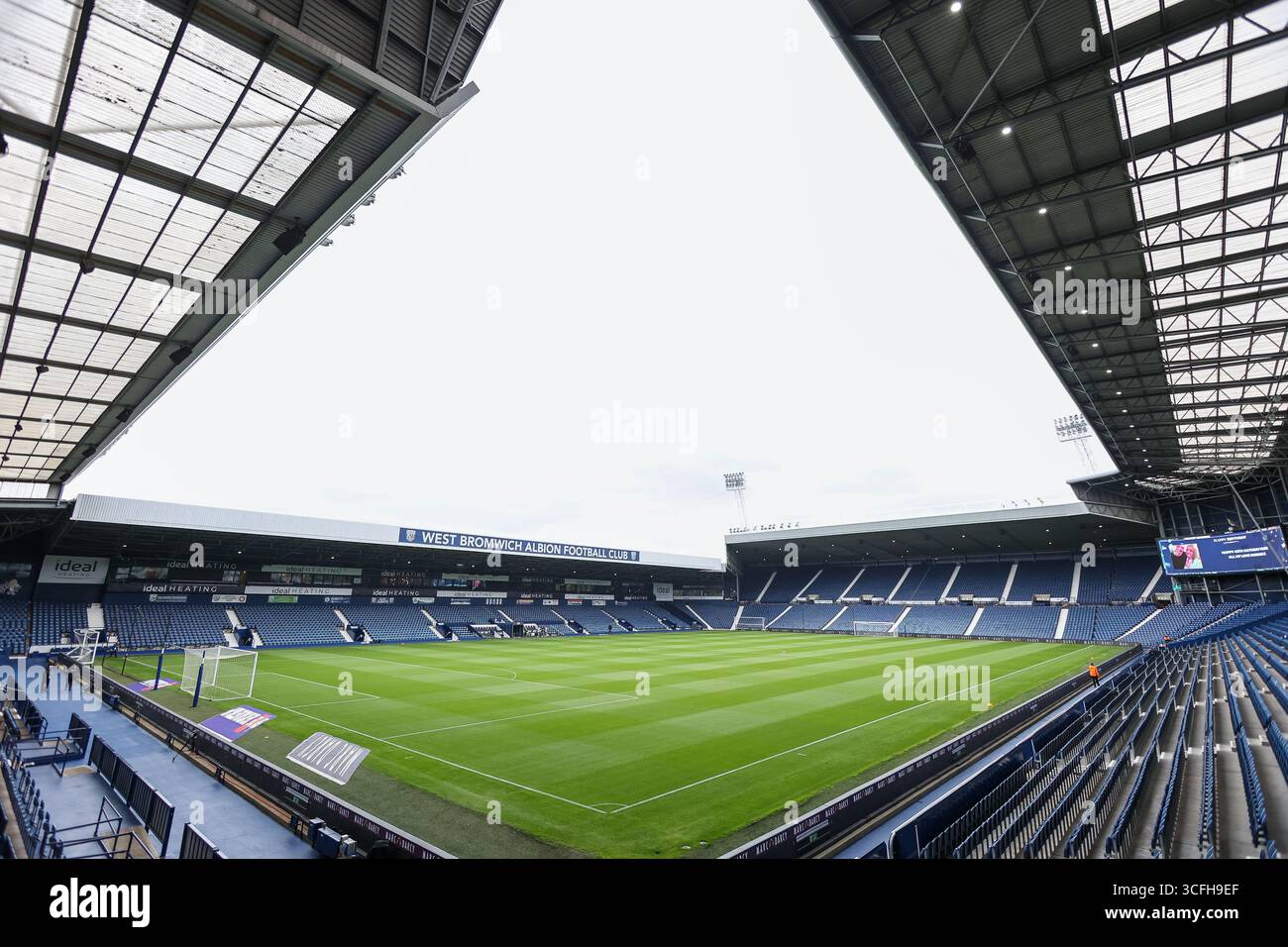 Une vue générale du terrain lors du match du Sky Bet Championship entre West Bromwich Albion et Portsmouth aux Hawthorns, West Bromwich le samedi 23 août 2025. (Photo : Stuart Leggett | mi News) crédit : MI News & Sport /Alamy Live News Banque D'Images