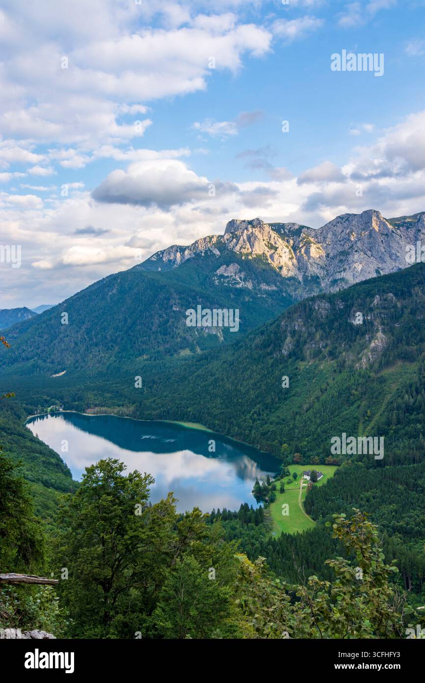 Ebensee am Traunsee : lac Vorderer Langbathsee, chaîne de montagnes Höllengebirge à Salzkammergut, Oberösterreich, haute-Autriche, Autriche Banque D'Images
