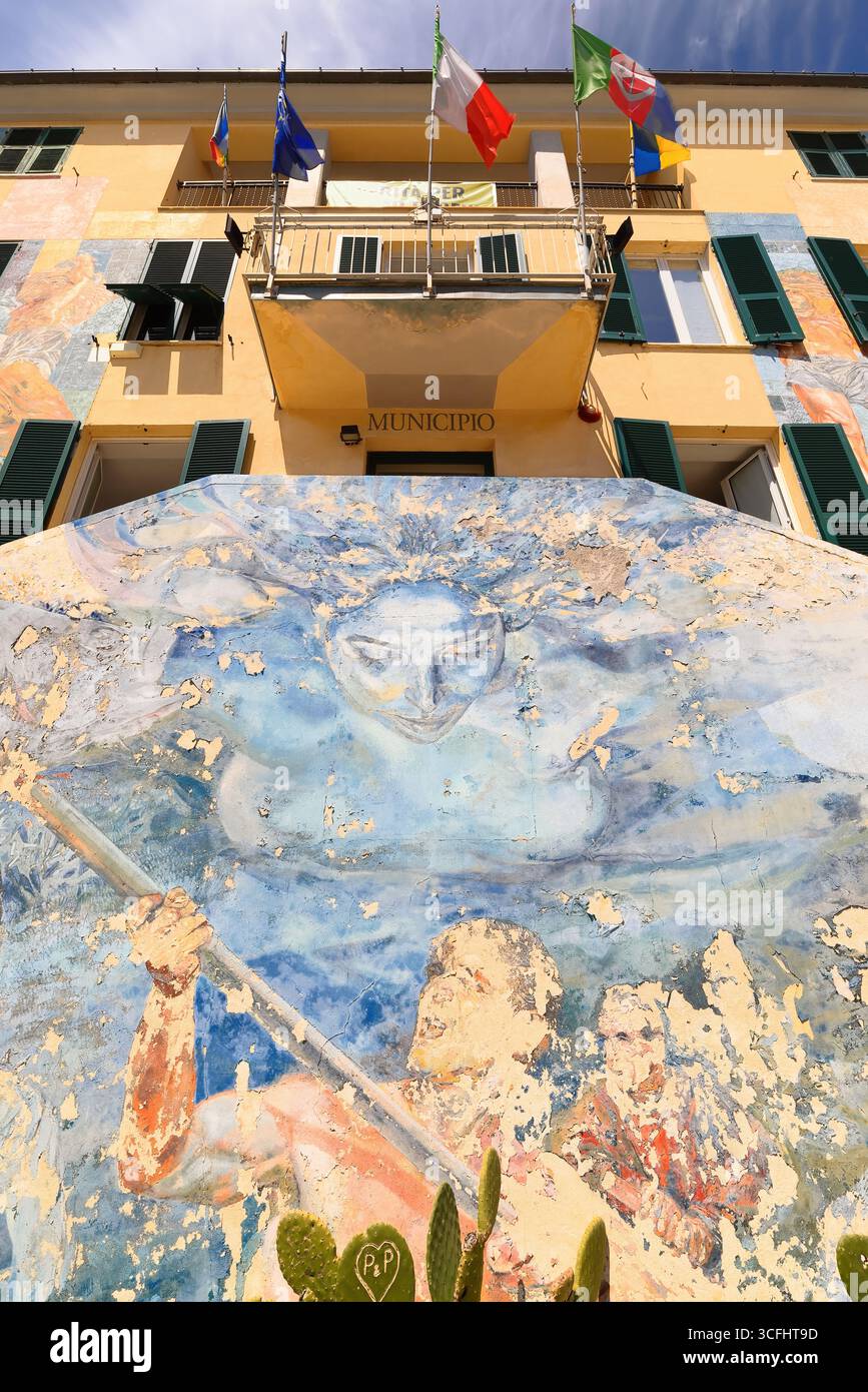 232 murale gravée par le peintre argentin Silvio Benedetto sur le mur de la mairie, confié par le parc national des Cinque Terre. Riomaggiore-Ligurie. Banque D'Images
